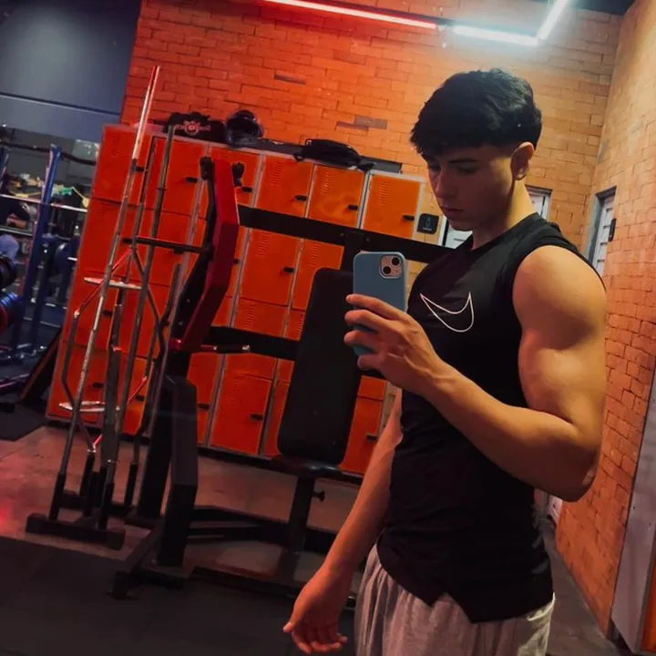 @henryalbinoo TikTok