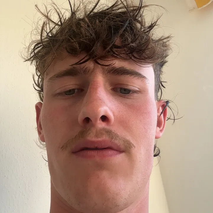 @louraintt TikTok