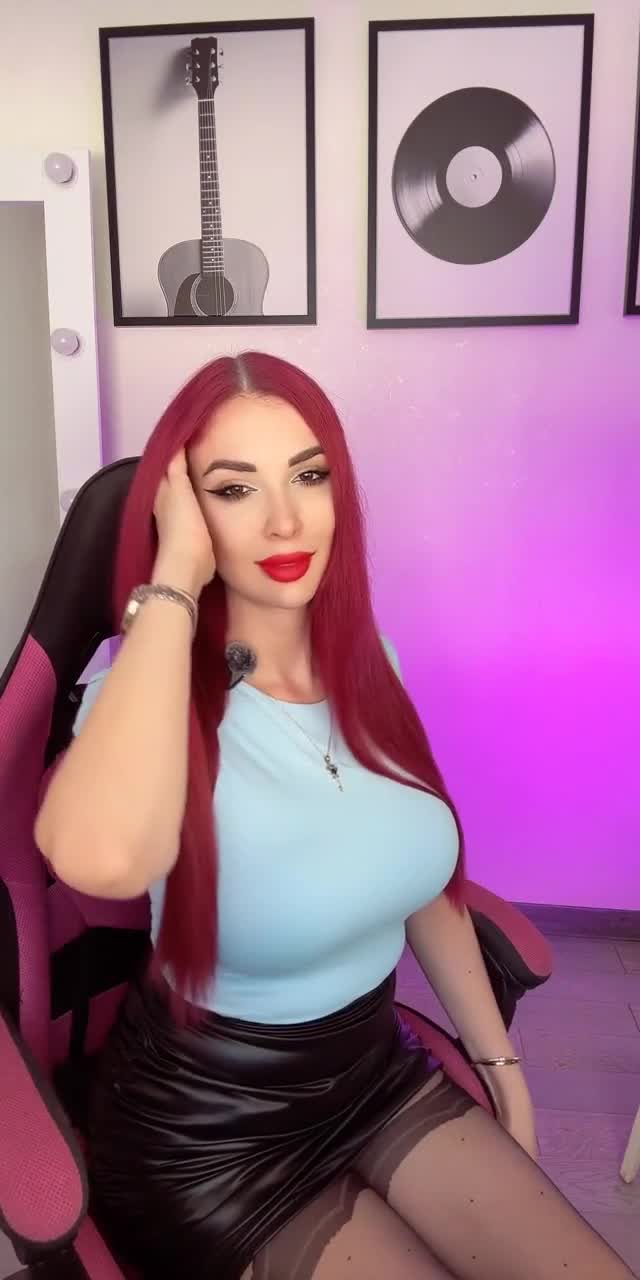 @vickyfoxi TikTok live recording