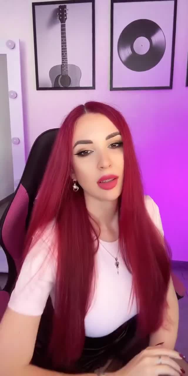 @vickyfoxi TikTok live recording