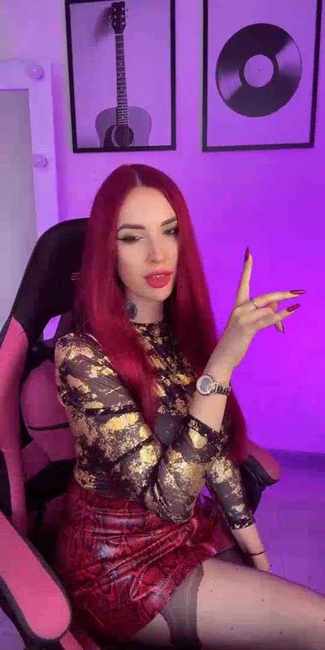@vickyfoxi TikTok live recording
