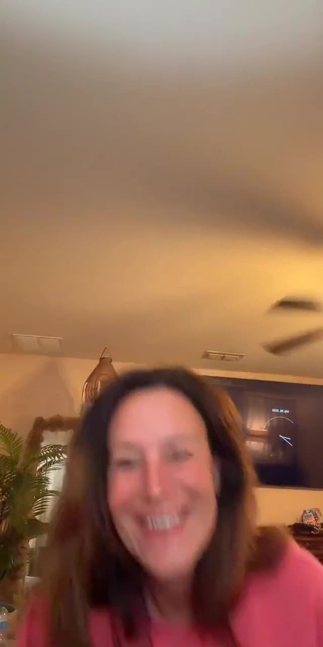 @moms_gym_life TikTok live recording