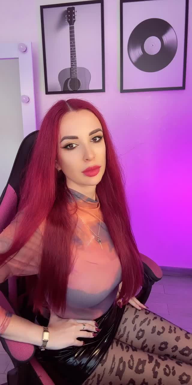 @vickyfoxi TikTok live recording