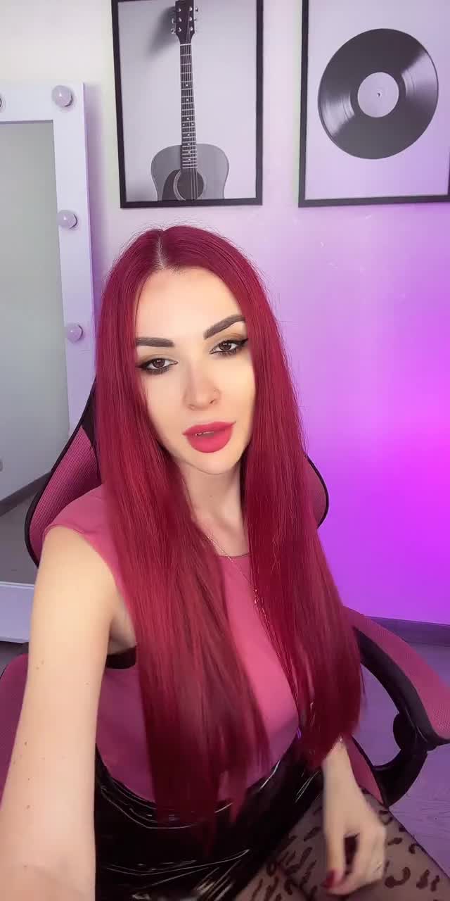 @vickyfoxi TikTok live recording