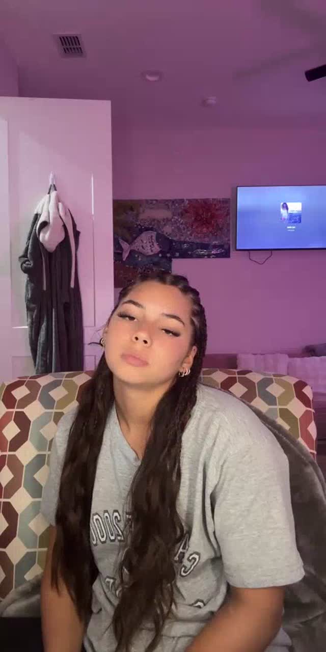 @aliviaaa.444 TikTok live recording
