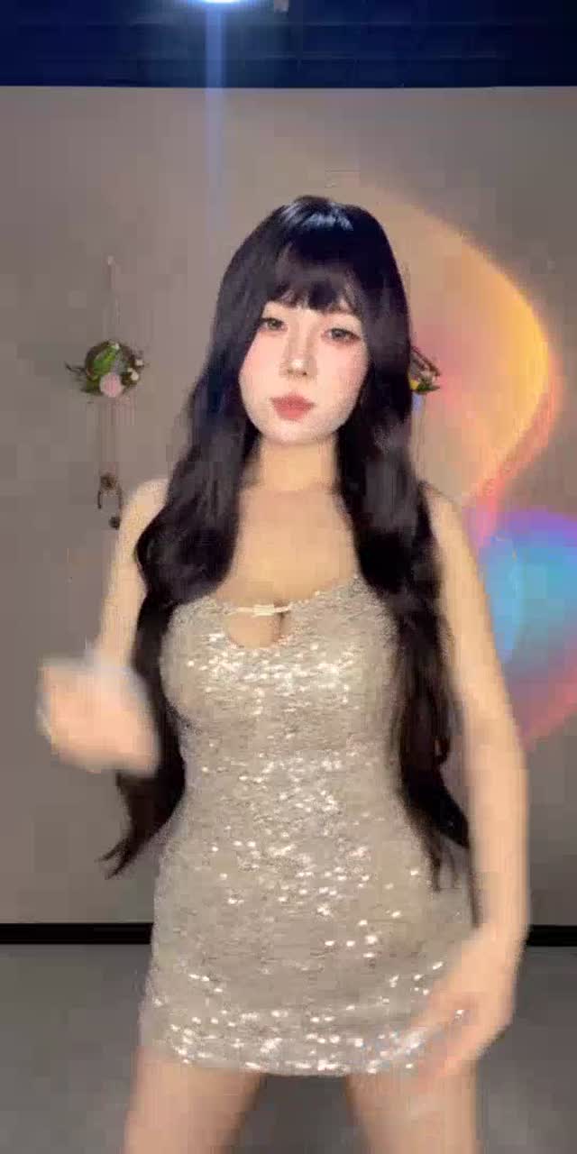 @round1688886 TikTok live recording