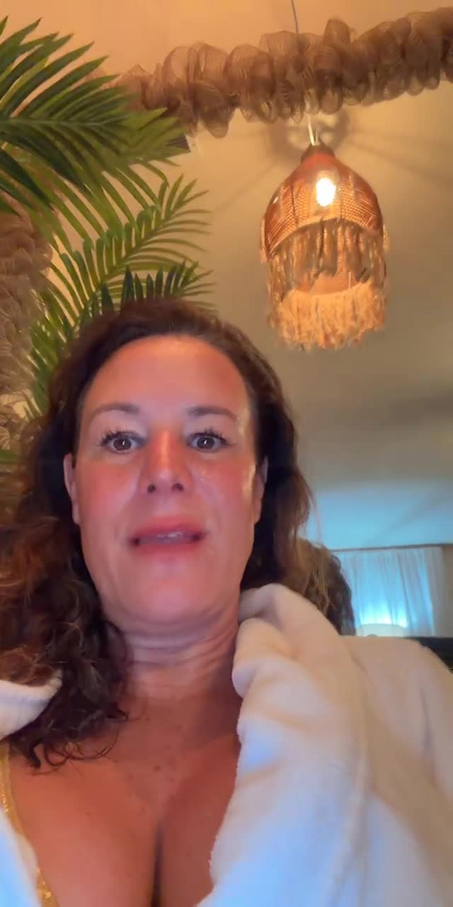 @moms_gym_life TikTok live recording