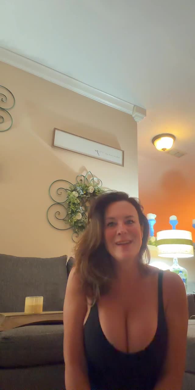@moms_gym_life TikTok live recording