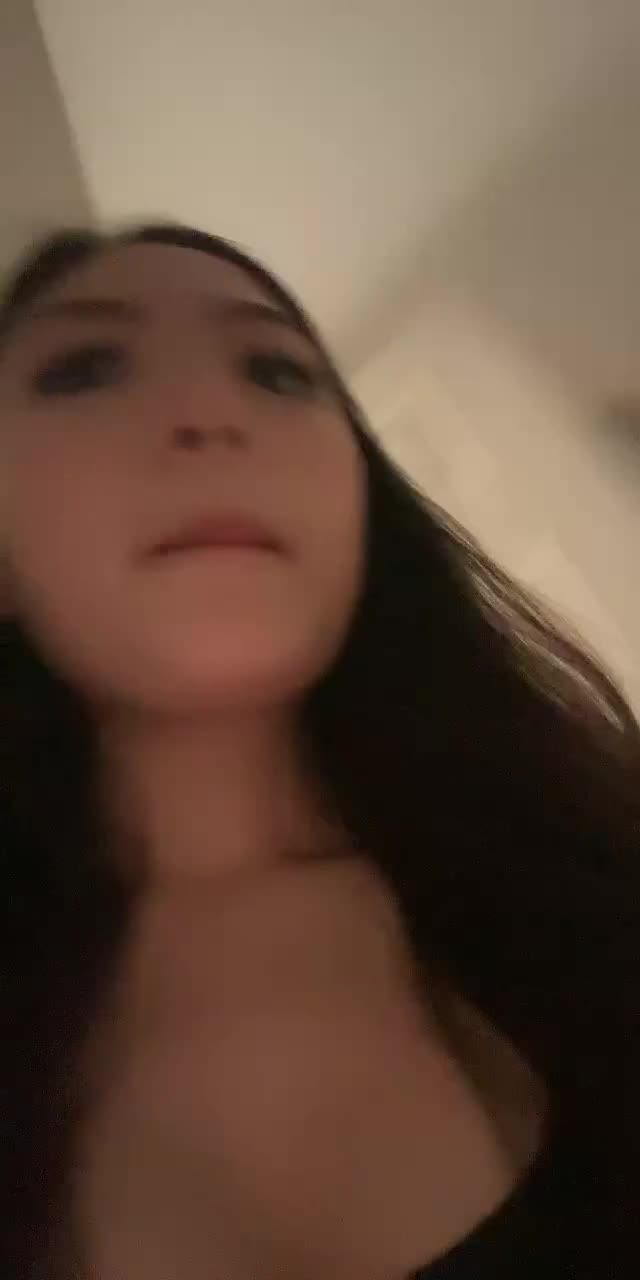 @elliewebbiegoogiebelly TikTok live recording