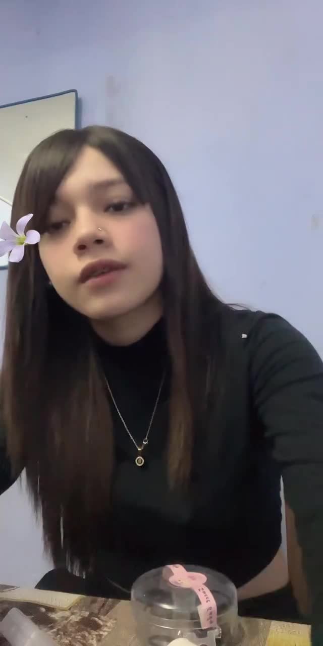 @villaaalbaaa.23y TikTok live recording