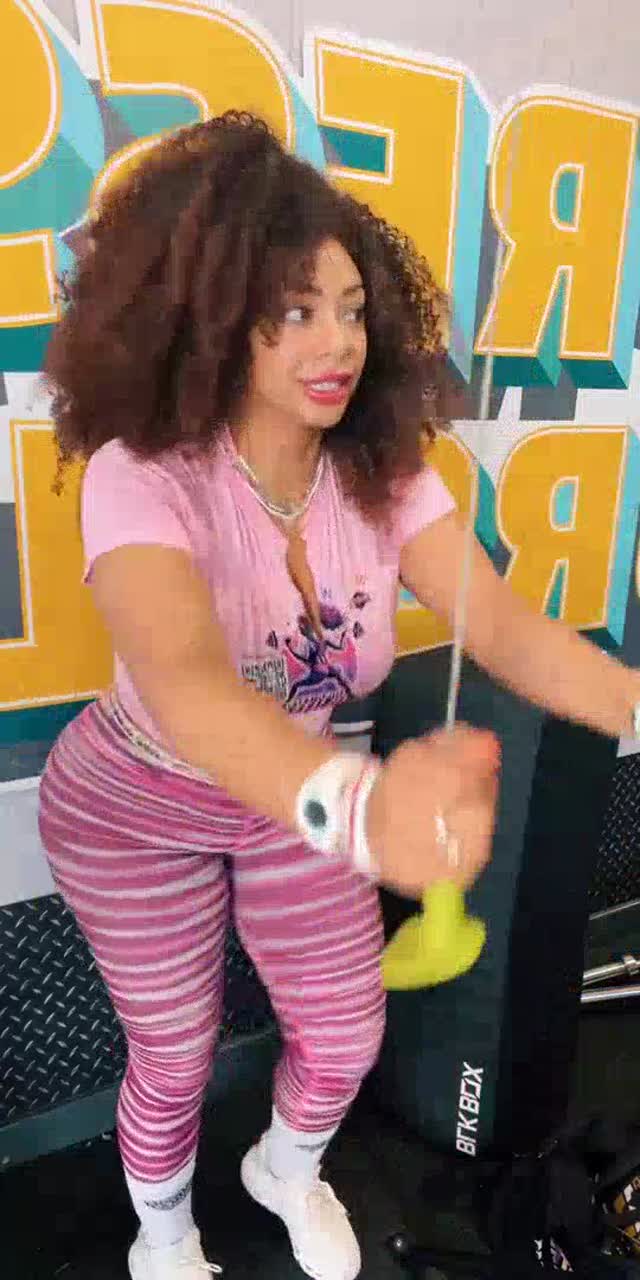 @ultimate_glutes_pump TikTok live recording
