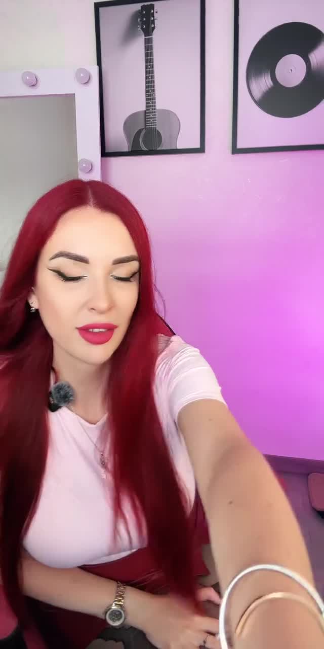 @vickyfoxi TikTok live recording