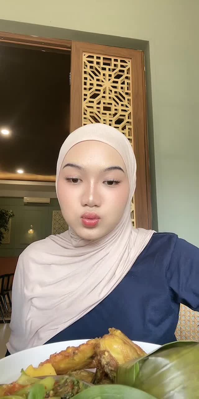 @itsdinaya
