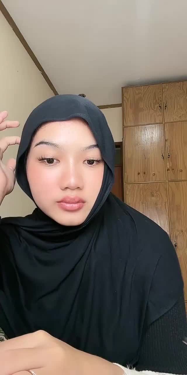 @itsdinaya